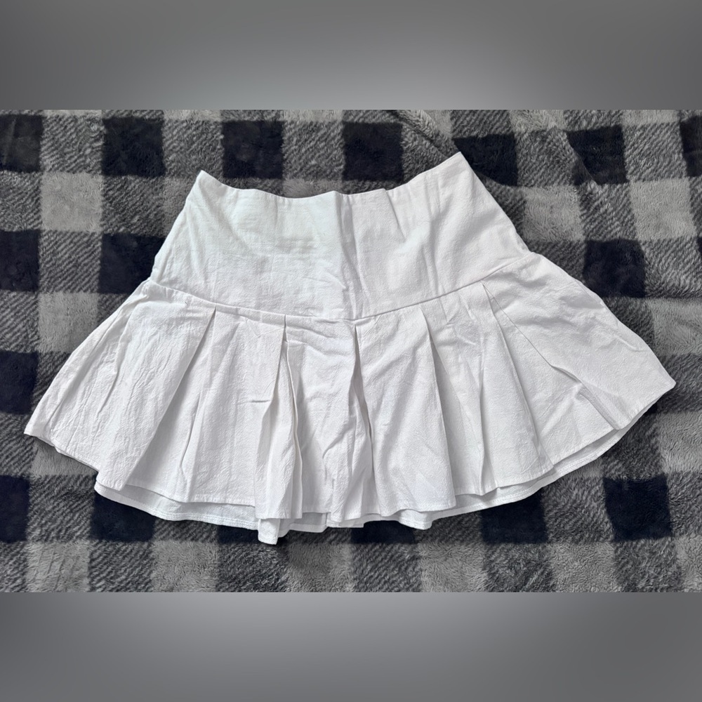 NWOT-URBAN Romantics White Circle Skirt-Medium